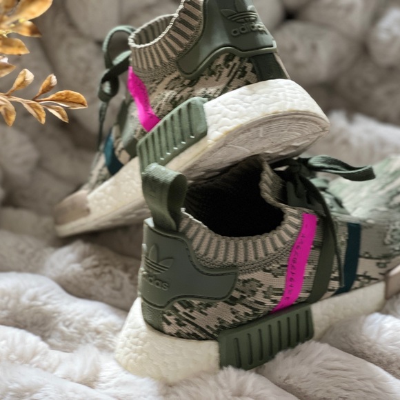 Adidas Originals NMD R1 Primeknit Green Glitch Camo Sneaker Shoes Women's US 10 - Picture 6 of 9